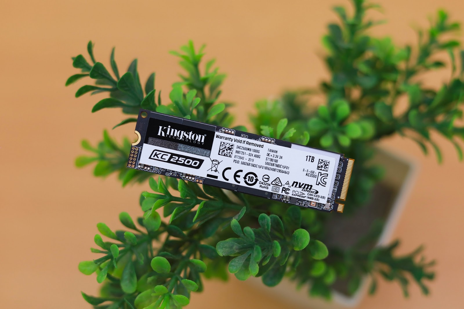 Kingston KC2500 SSD Delivers Insane Speed for Gamers and Creators 2 Kingston KC2500 SSD packaging open