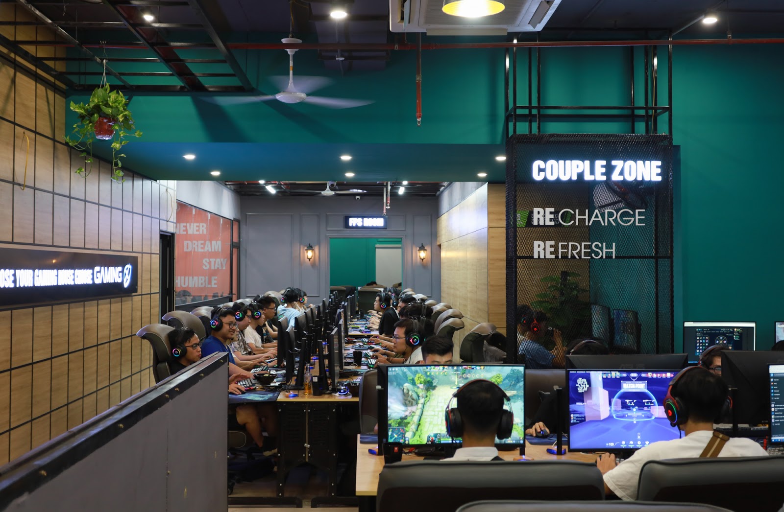 Inside Gaming X Co Nhue: Hanoi’s Top 5-Star Cyber Game Spot 7 Comfortable gaming chairs at Gaming X Co Nhue