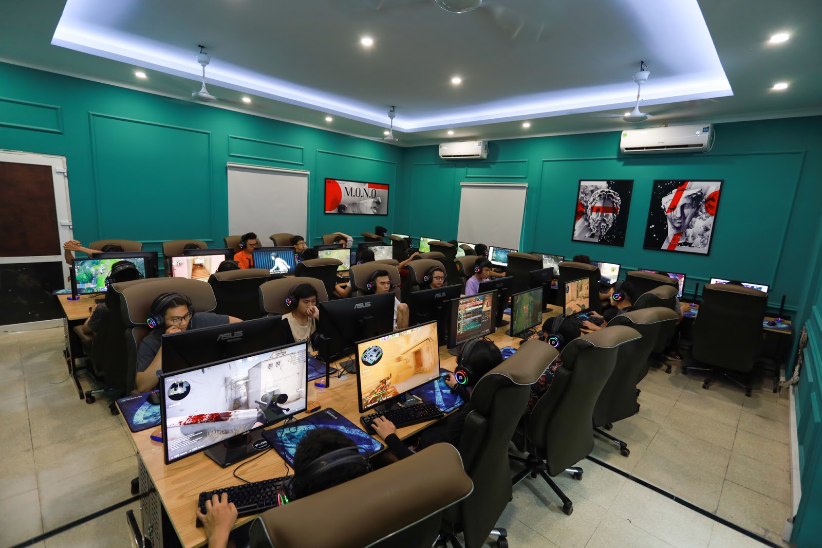 Inside Gaming X Co Nhue: Hanoi’s Top 5-Star Cyber Game Spot 10 Food and drinks at Gaming X Co Nhue