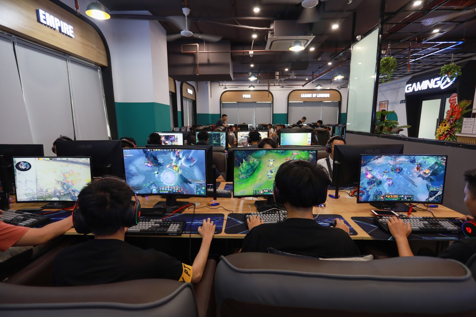 Inside Gaming X Co Nhue: Hanoi’s Top 5-Star Cyber Game Spot 3 Spacious gaming setup at Gaming X Co Nhue