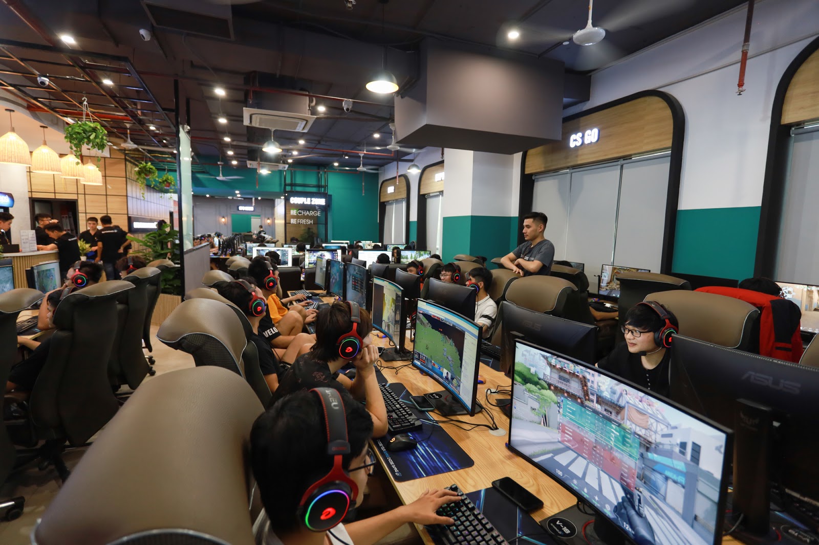 Inside Gaming X Co Nhue: Hanoi’s Top 5-Star Cyber Game Spot 6 Gaming X Co Nhue gaming setup