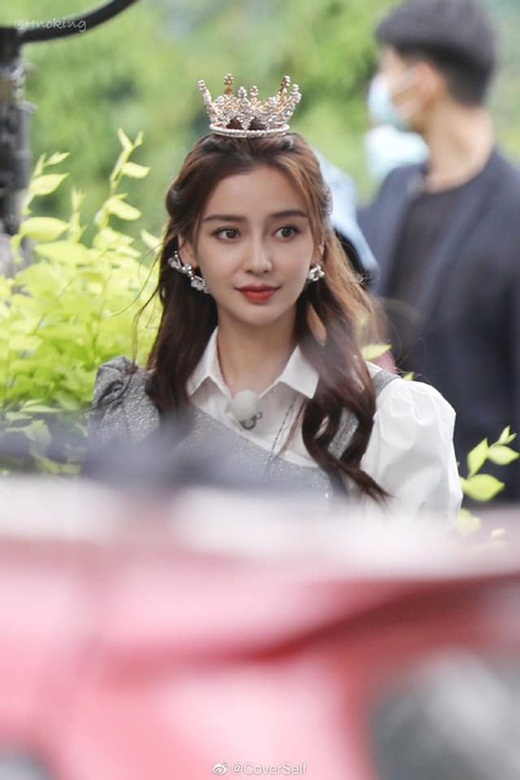She has been ranked multiple times by Forbes magazine among the top 100 most influential celebrities in China.