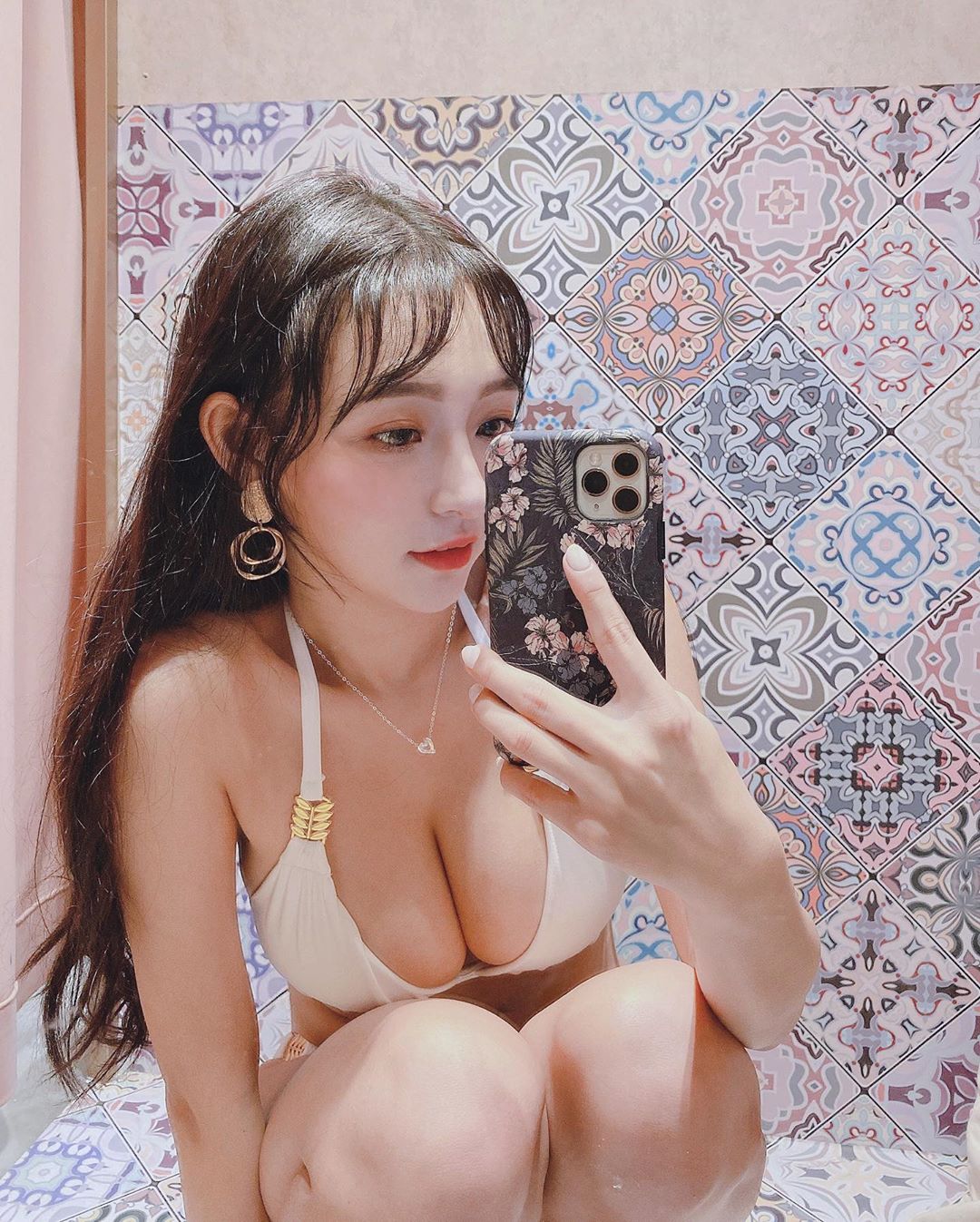Lin Xiang has shared similar sexy photos before