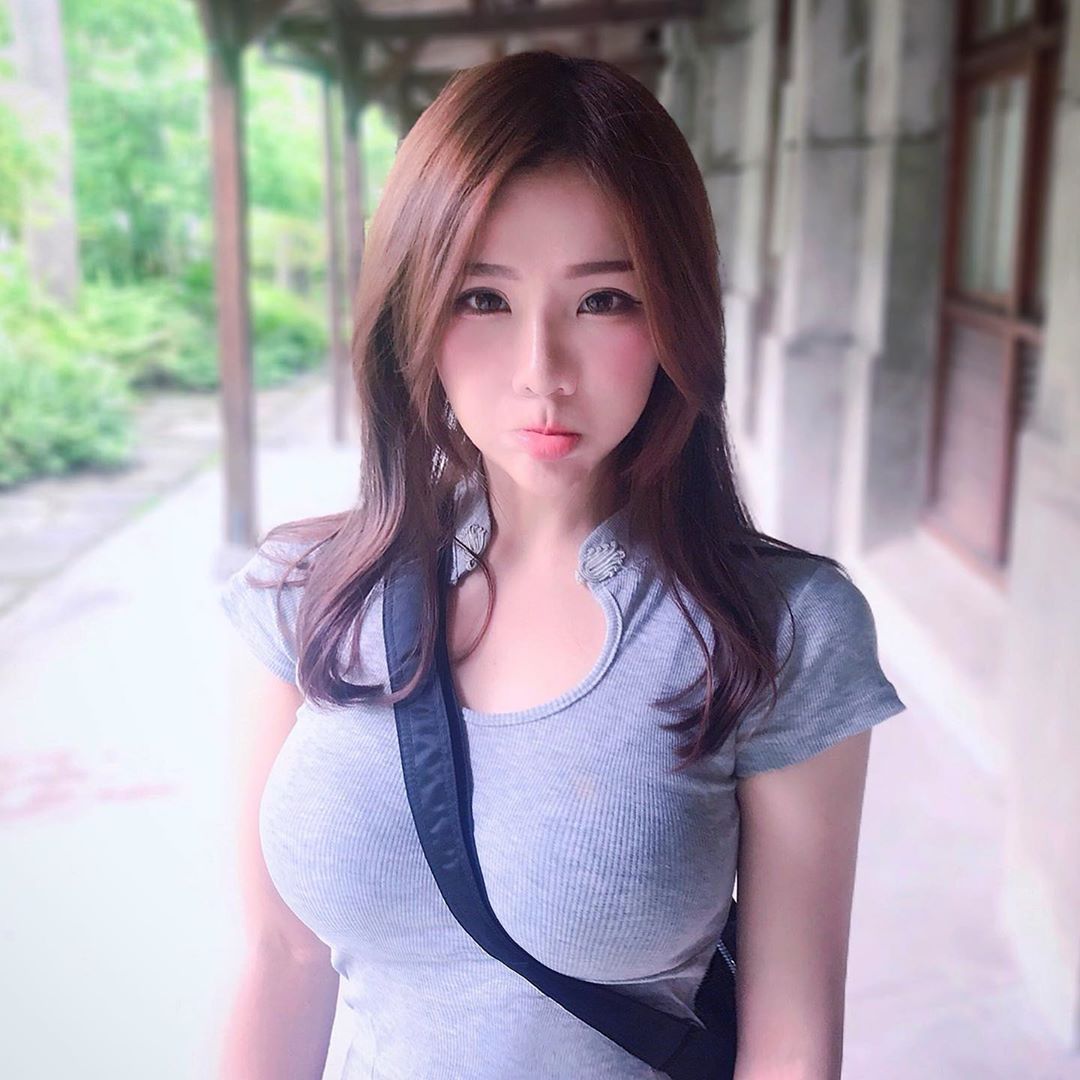 Ni Ni - the hot girl causing a stir in the Taiwanese online community