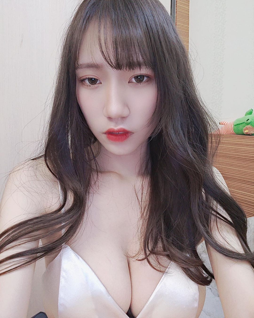 Her standout feature is a very sexy chest