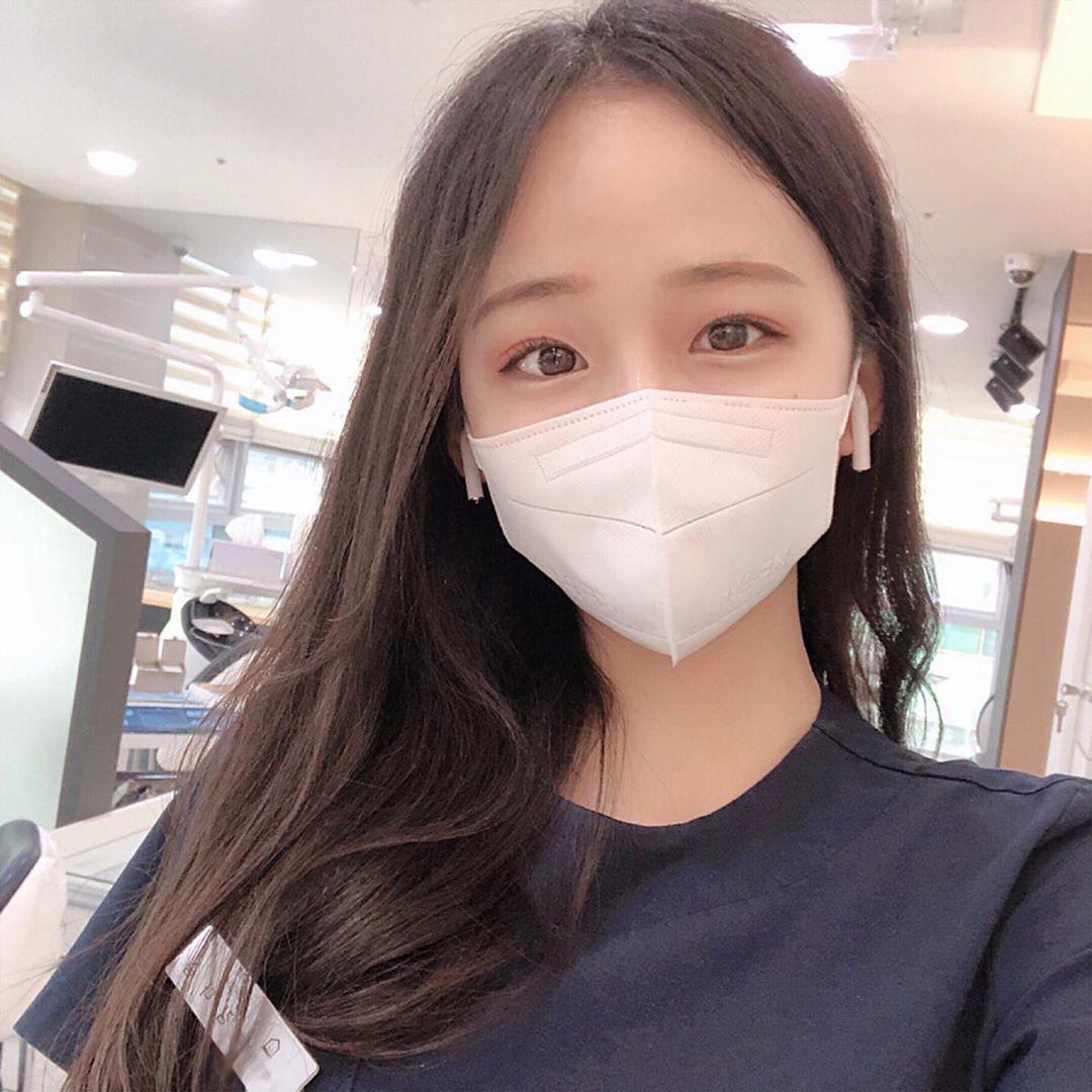 At first, just photos of the dentist with her face covered by a mask