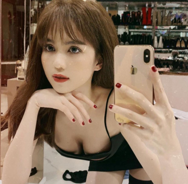 Ngoc Trinh looks quite angry in this case, fans hope she will take it all the way.