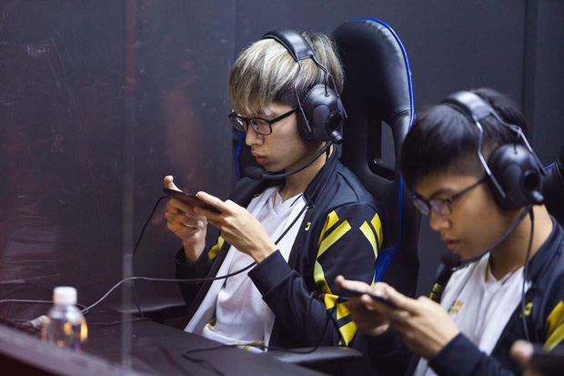 Is the conflict between BronzeV and Lai Bâng the core issue?