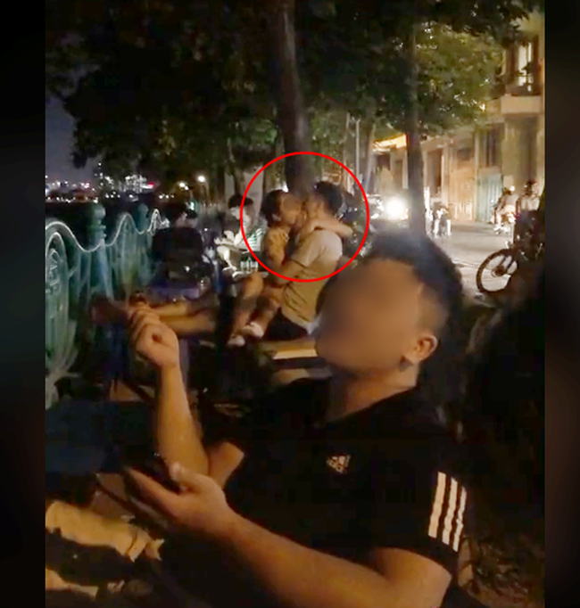 Couple’s Intense Kiss at West Lake Has Everyone Blushing 1 Fiery kiss at West Lake sparks debate on TikTok.