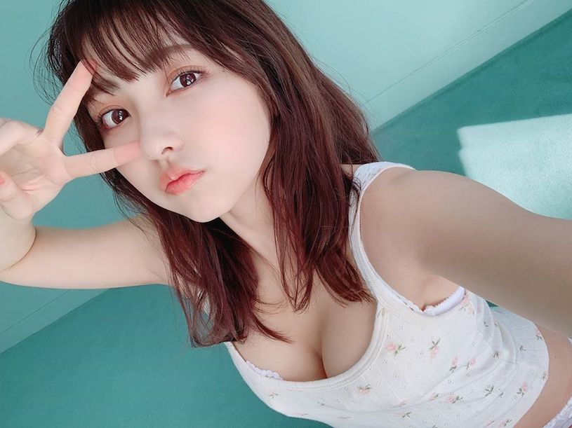 Shiwei: The Petite Hot Girl Called Japan’s ‘Mini Yua Mikami’ 1 Shiwei - the girl nicknamed Mini Yua Mikami