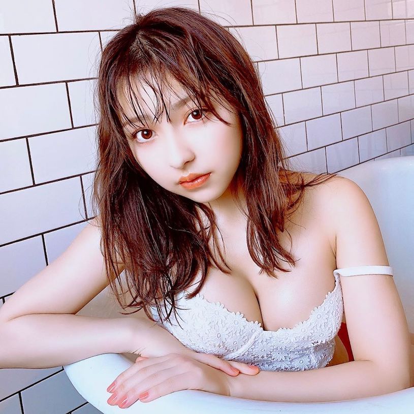 Shiwei: The Petite Hot Girl Called Japan’s ‘Mini Yua Mikami’ 2 Though only 1.49 meters tall