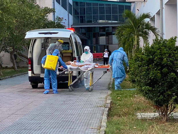 Patient 428 Dies of Heart Attack Amid Severe Illness and Covid-19 2 A Covid-19 patient transferred from Da Nang to Hue for treatment on July 30