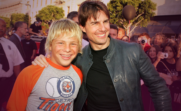 After the film, the two maintained a close relationship. While the boy grew up and changed a lot, Tom Cruise still looks younger than before.