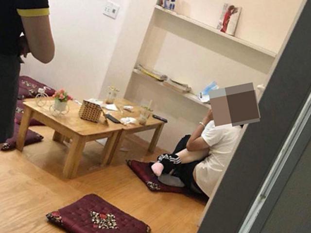 Couple Caught Getting Intimate in Cafe Sparks Outrage 5 photo 4 15951077822101897359806