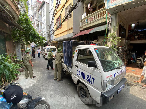 On the morning of July 29, authorities sealed off the area around alley 230/26 Me Tri Thuong where the suspected COVID-19 case lives.