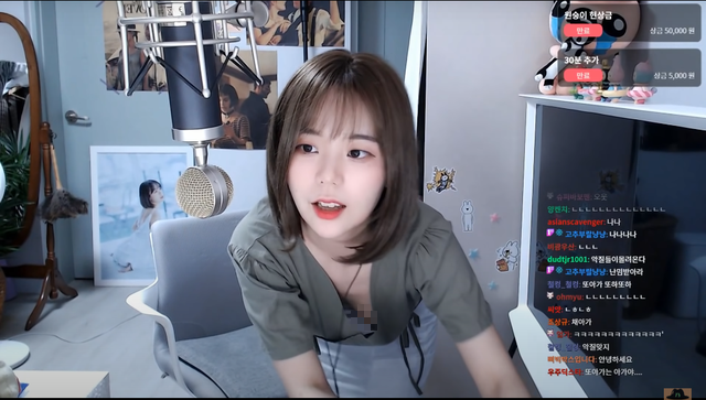 The streamer’s accidental reveal in a low-cut top