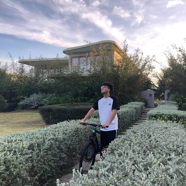 Độ Mixi and Crew’s Funny Travel Check-Ins in Quy Nhơn 6 True to his name, 'Nhism Korea' nails that authentic Korean style!