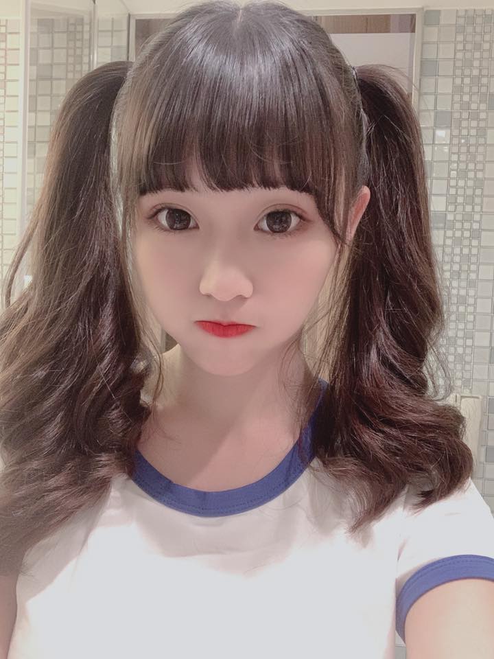 Her face looks just like a middle school student
