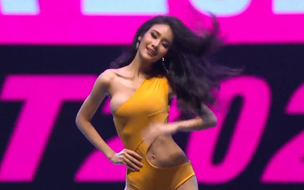 Miss Grand Thailand Swimwear Malfunction Causes Live Wardrobe Mishaps 2 Swimsuit slip exposes breast on Miss Grand Thailand stage