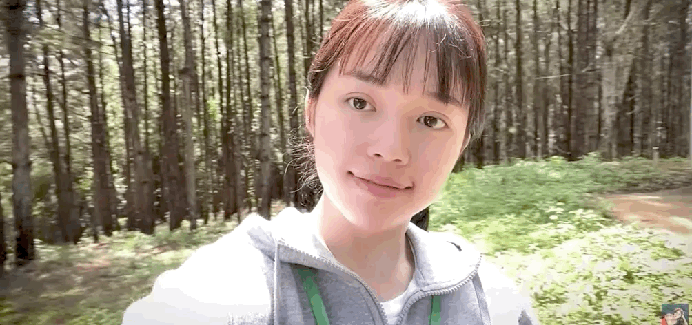 Her bare face still earned lots of compliments