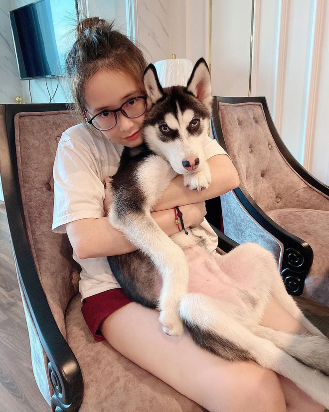 Quynh Anh and Cris Phan often share photos taken at home on social media