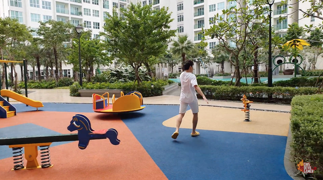 The apartment complex where Cris Phan and Mai Quynh Anh live offers full amenities