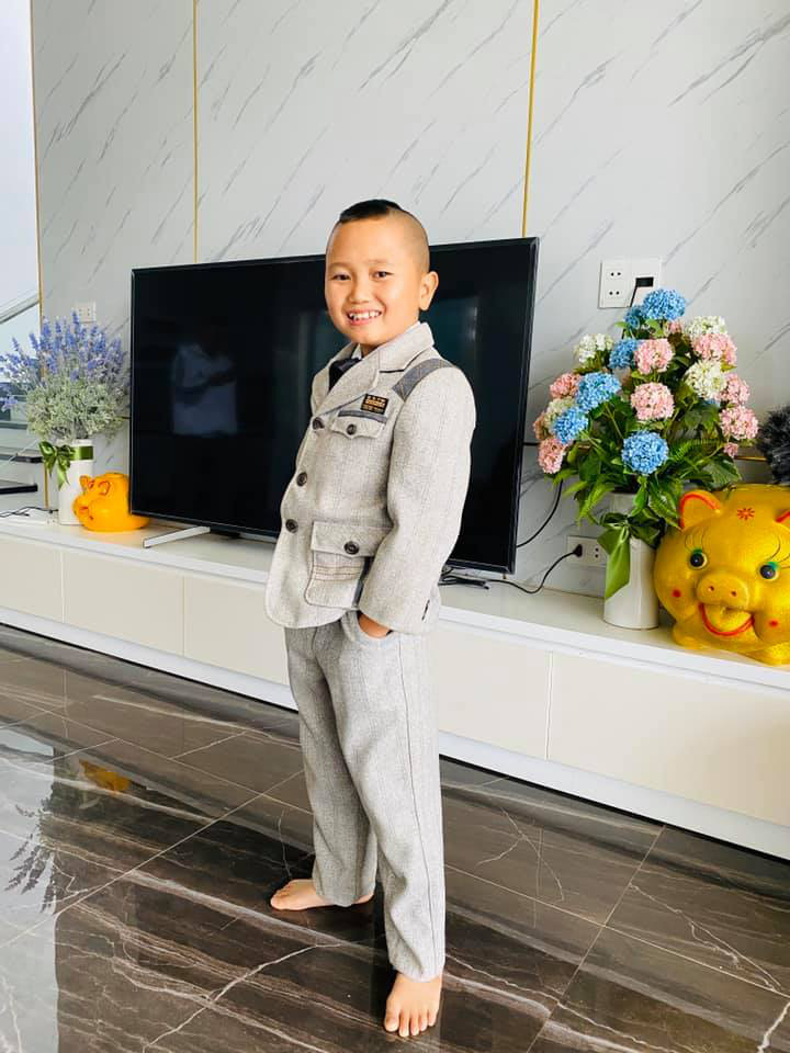 Tam Mao Bros Tease Wedding with Supercar, But It’s a Prank 2 Mao De dressed sharp hinting at marriage