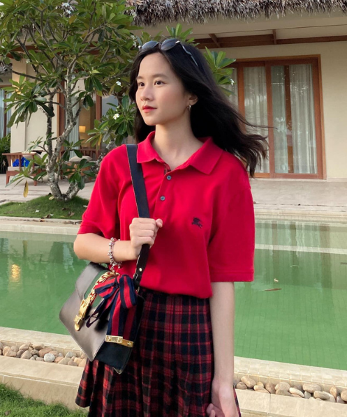 High Schooler Uses Stack of ATM Cards as Ruler, Wows Fans 6 Her personal Facebook page has attracted tens of thousands of followers.