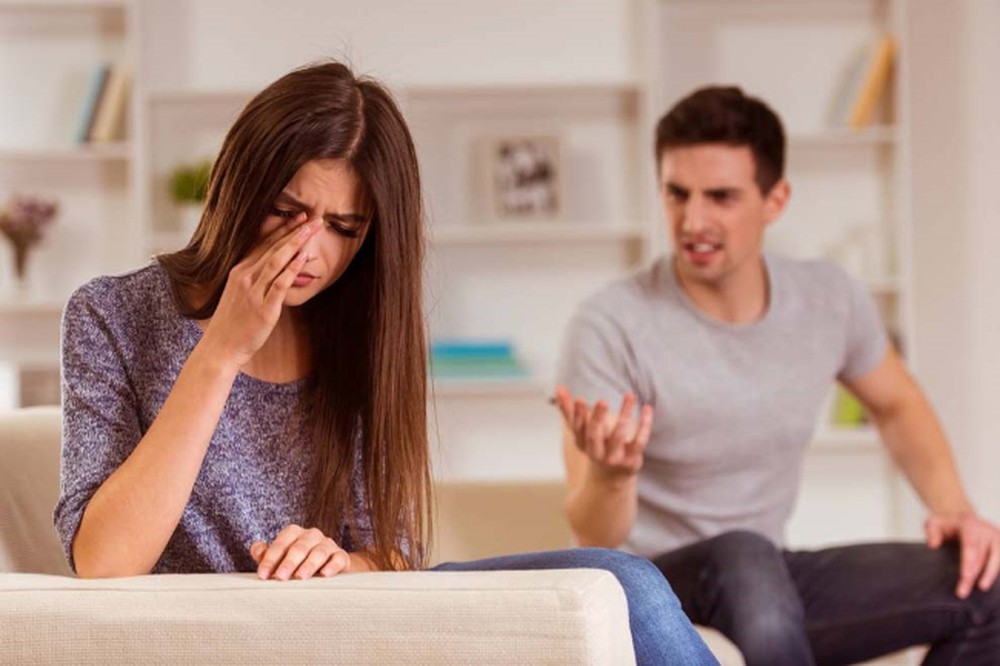 A 15,000 VND ice cream causes a sudden rift in the couple (illustration)