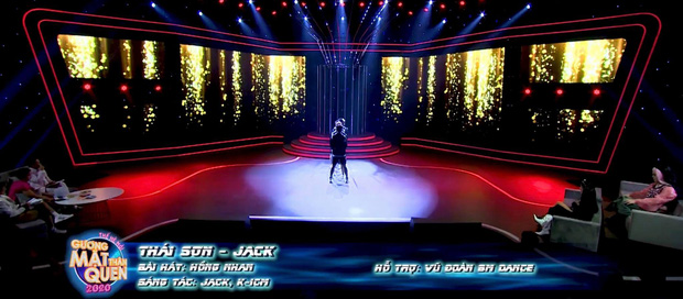 Controversial intro for Hồng Nhan performance