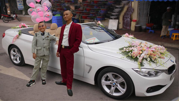 Tam Mao Bros Tease Wedding with Supercar, But It’s a Prank 3 This photo got fans guessing