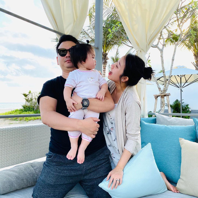 Hoàng Vy with her husband, Xemesis’s older brother, and their happy little family
