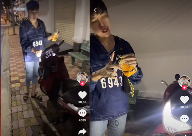 Huỳnh Đạt uses perfume to wash his SH scooter.