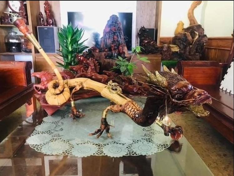 Vietnam’s Stunning Dragon Pipe Worth Thousands Won’t Sell 1 The stunning điếu cày pipe causing a stir online