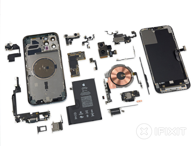 Parts from an iPhone 12 Pro Max (photo: iFixit)
