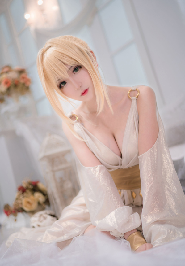 Sexy Nero Claudius cosplay