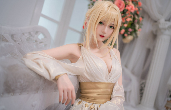 Nero Claudius cosplay side view