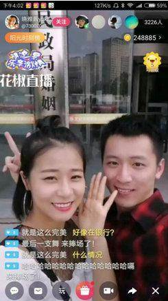 The two posed together the day after the epic 70 million VND donation