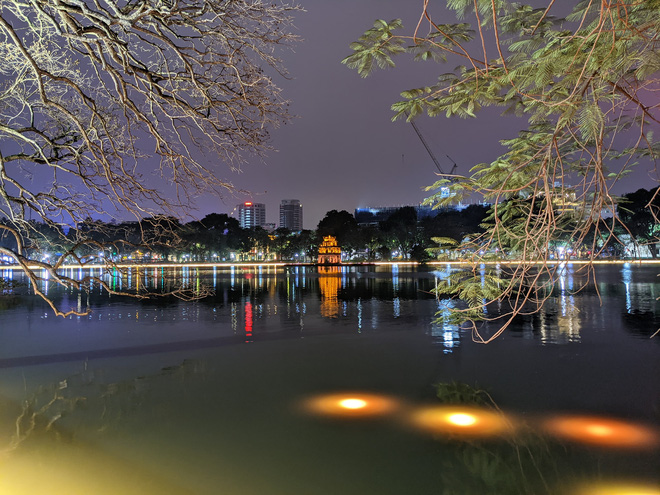 Night photo from smartphone 'brand A' or 'brand G'