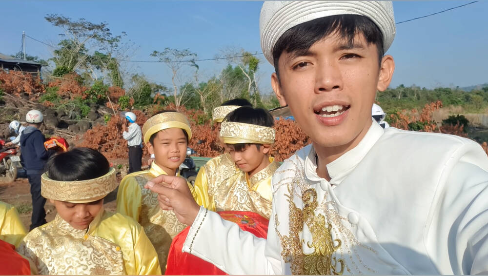 Sang Vlog Surprises Fans by Getting Married After 4 Years 1 sang vlog lay vo 3 16143259342072074815818