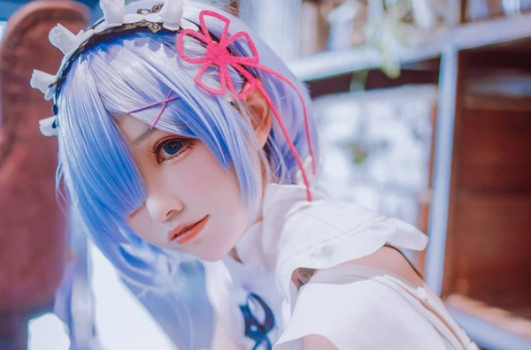 Rem cosplay by 衣衣 in maid outfit with bunny ears
