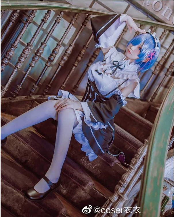 Rem cosplay by 衣衣 showing loyalty