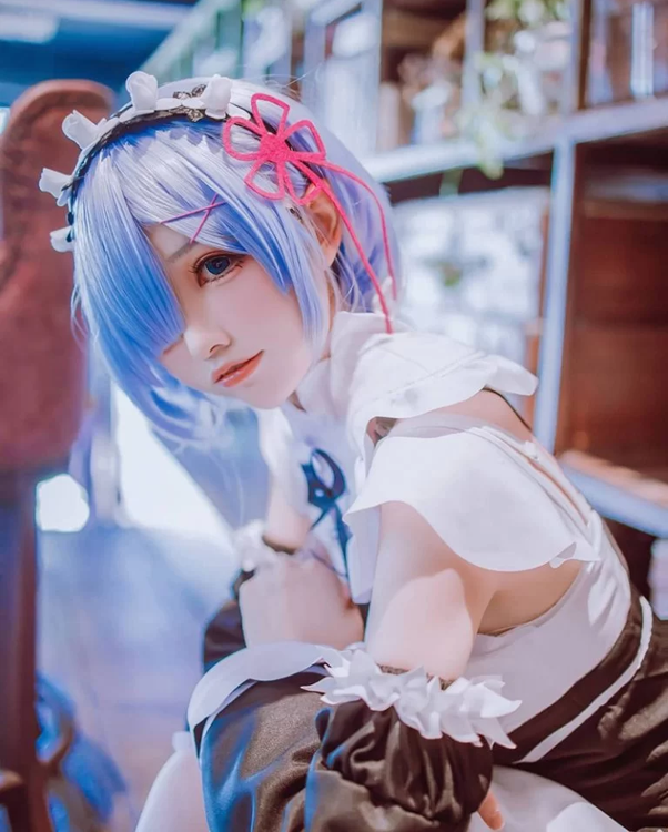 Rem cosplay by 衣衣 with detailed costume