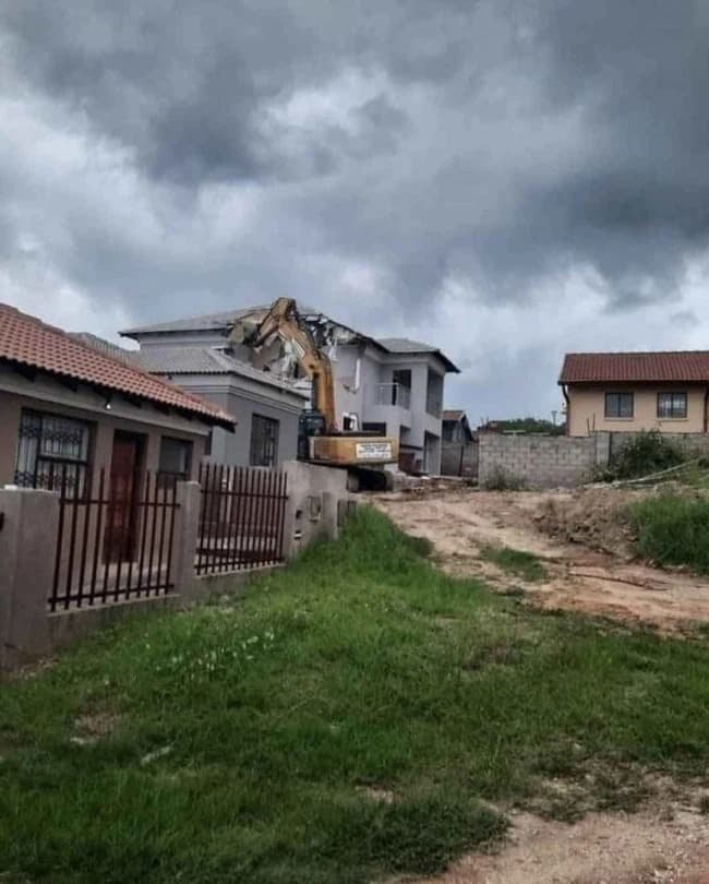 Guy rents excavator to demolish villa.
