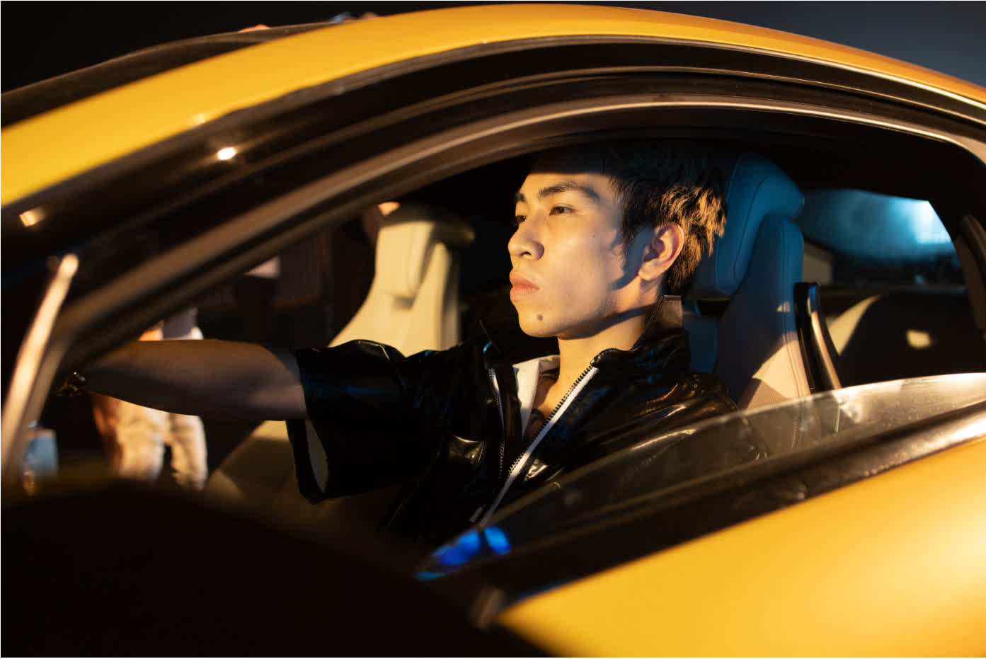 Captain Thành Draw looks super cool in the MV
