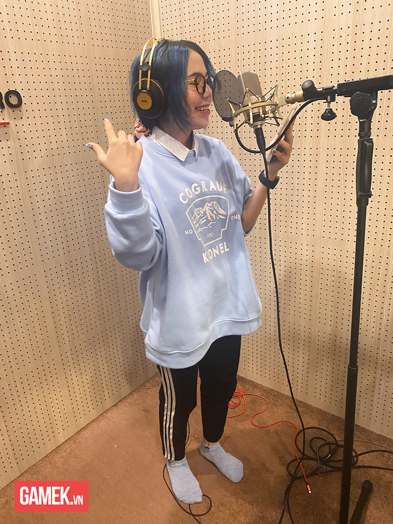 Simmy preparing for her new project.
