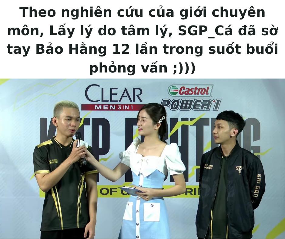 Saigon Phantom Star Gets Called Out by Top AoV MC 2 Luong 'Ca' Hoang Phuc holding MC Bao Hang's hand