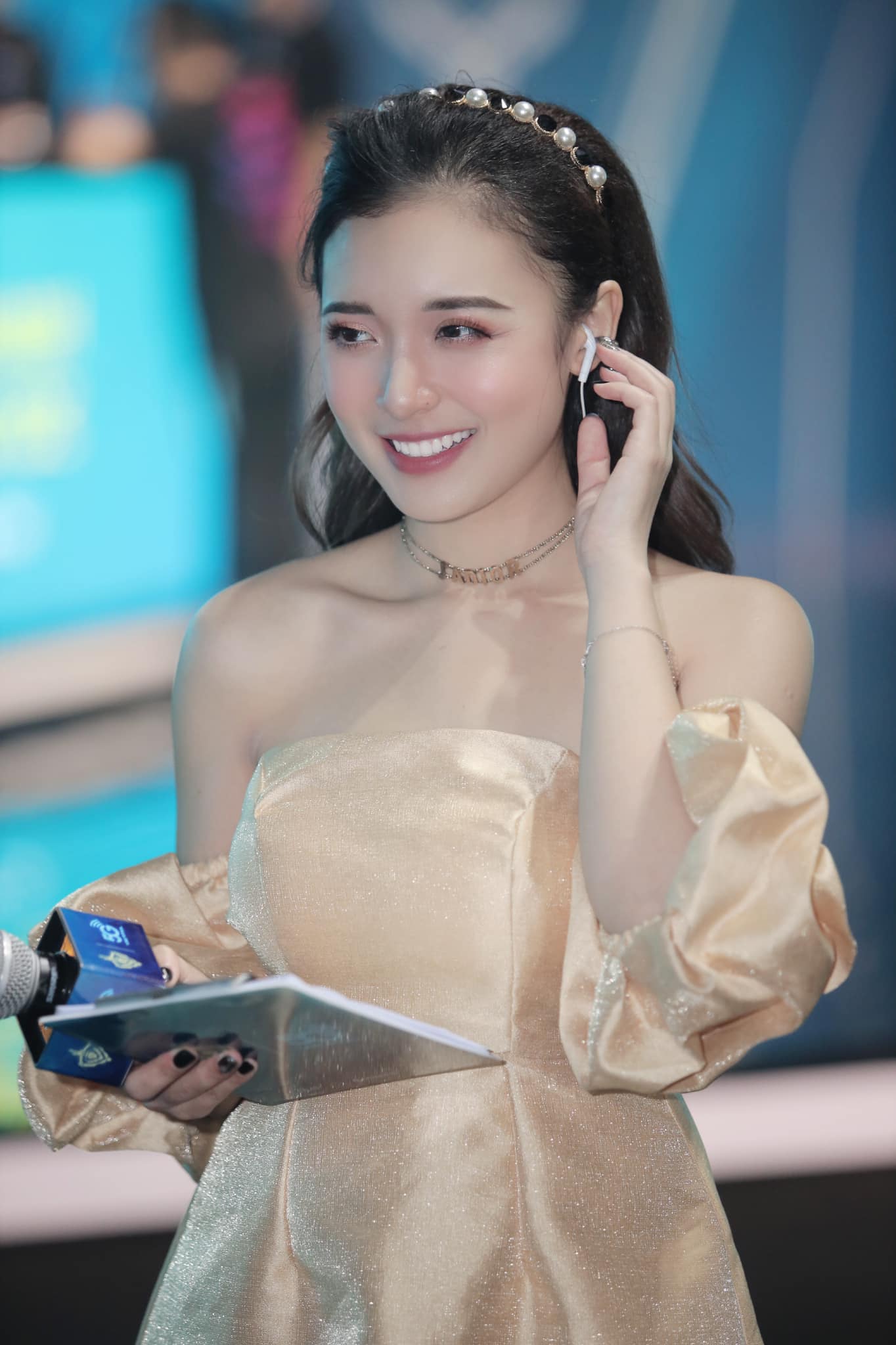 Saigon Phantom Star Gets Called Out by Top AoV MC 4 Phuong Thao hosting an event