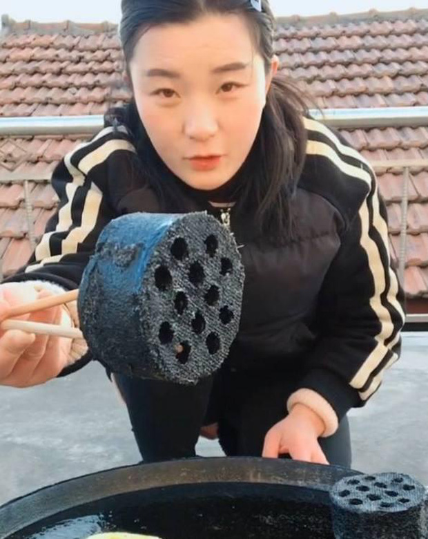 Streamer Shocks Fans by Eating Hot Charcoal Live for Donations 1 Streamer shocks online community with bizarre content