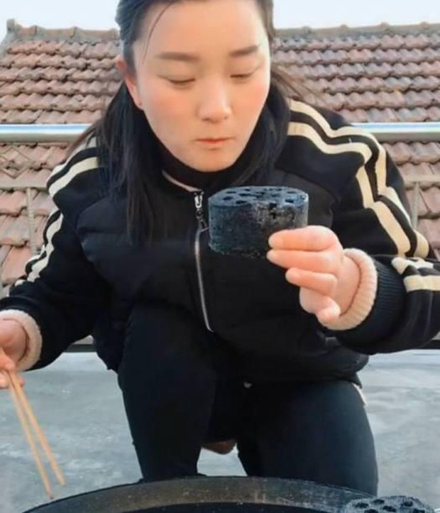 Streamer Shocks Fans by Eating Hot Charcoal Live for Donations 2 Honeycomb charcoal fried in cooking oil is the unusual dish the streamer will eat